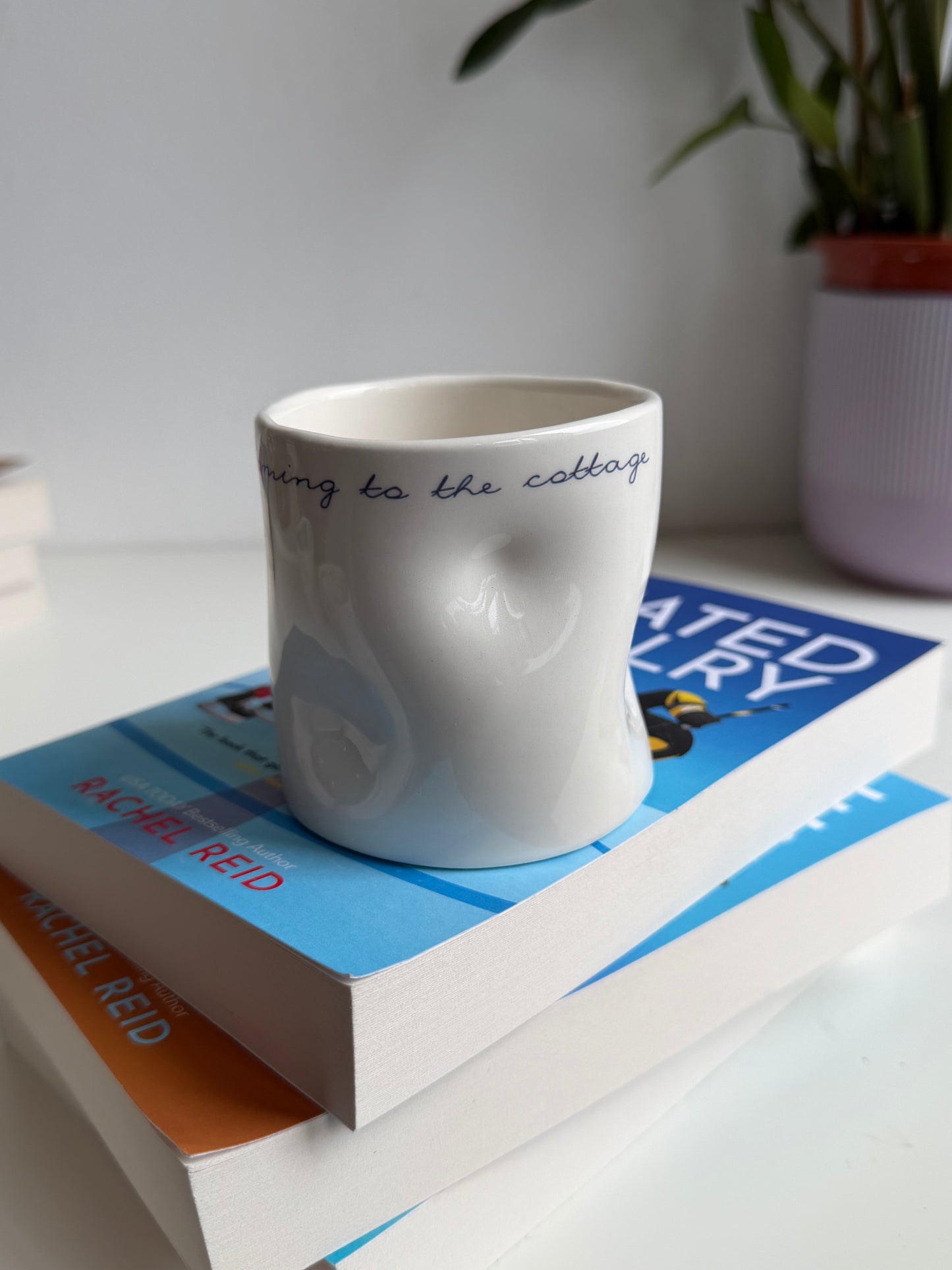 Zagrijana zgužvana šalica Dolazim u vikendicu