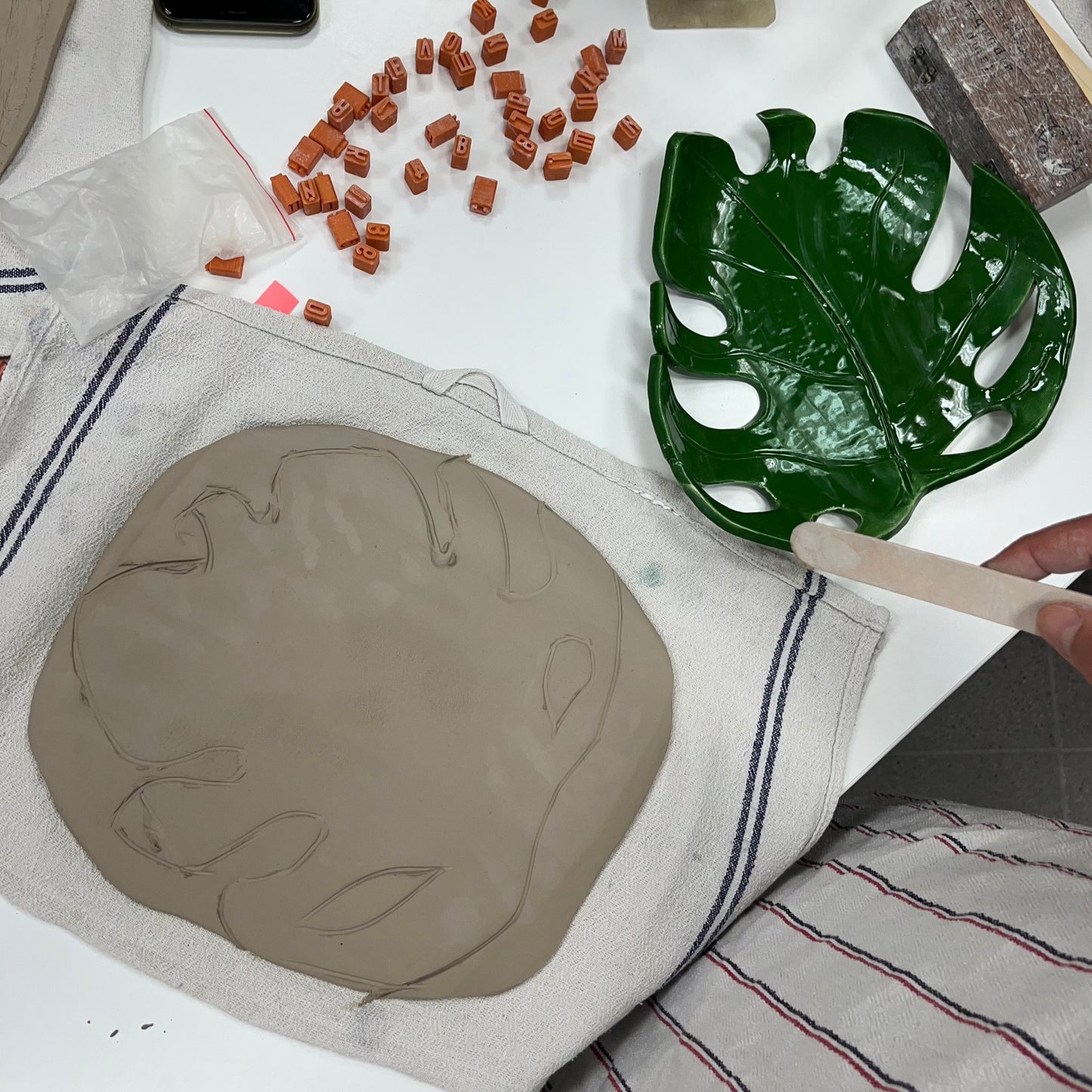 Ton & Wein: Blattteller | Workshop