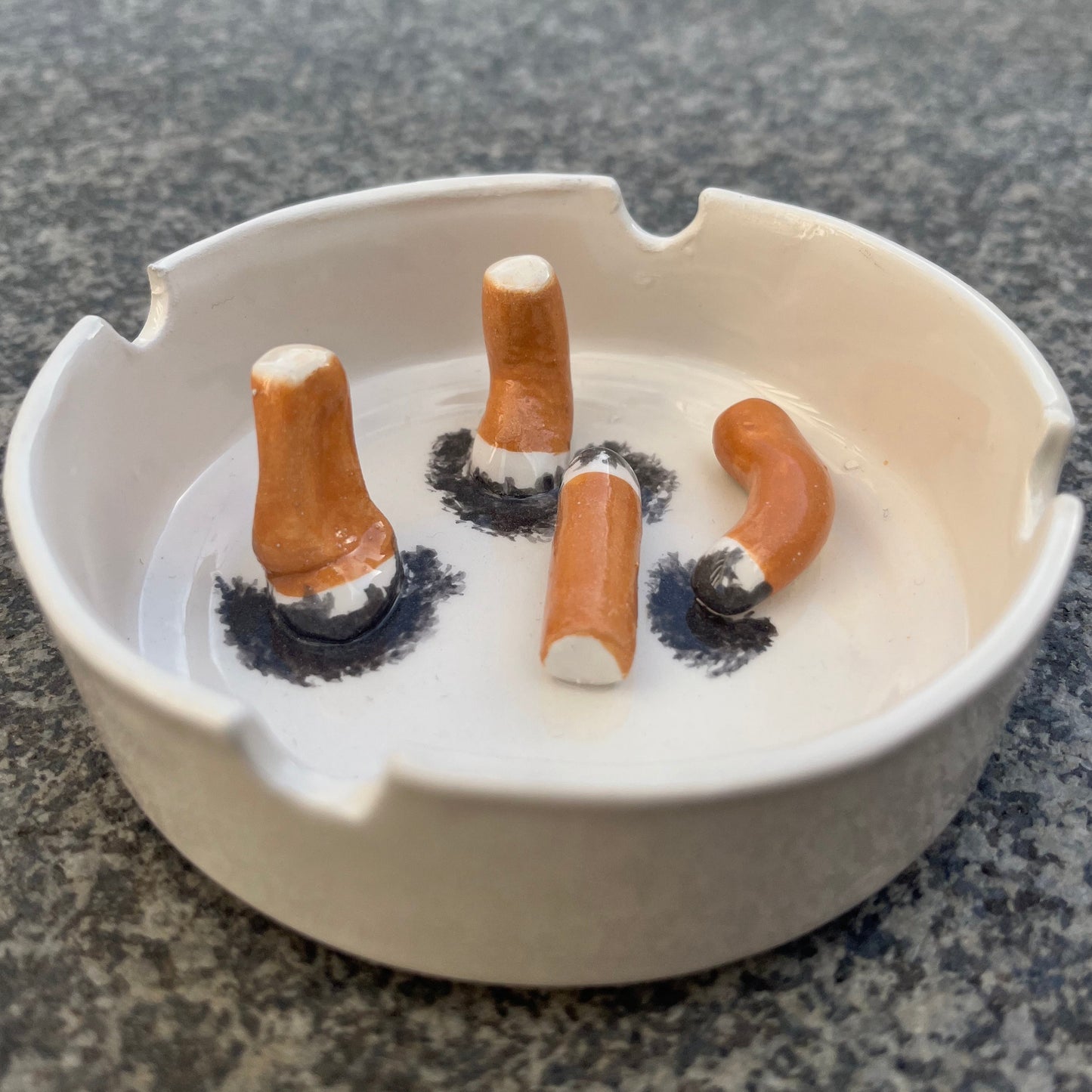 Pepeljara/držač za pribor pun cigareta #2