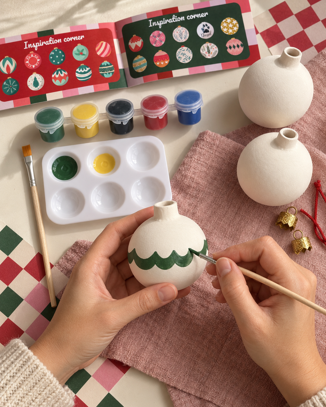 CHRISTMAS BAUBLES PAINTING KIT