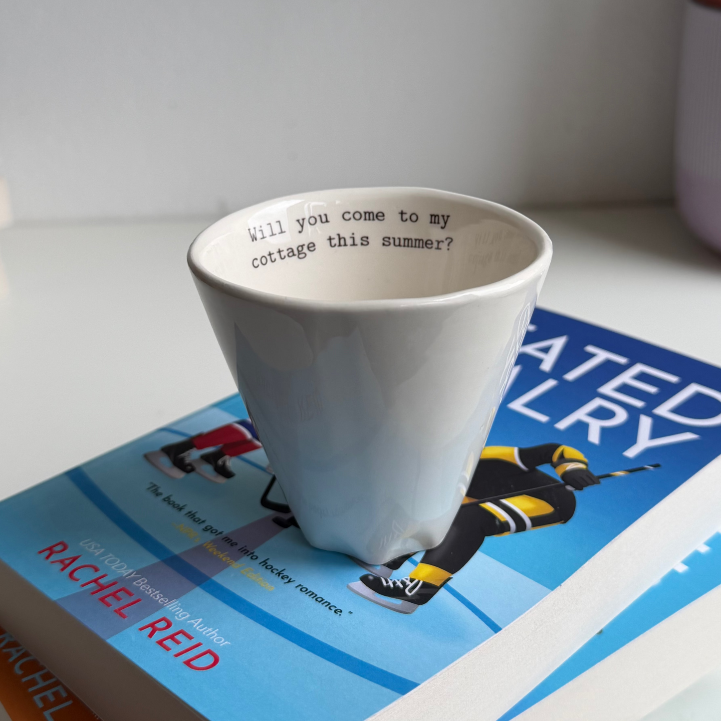 Heated classic cup Will you come to my cottage?