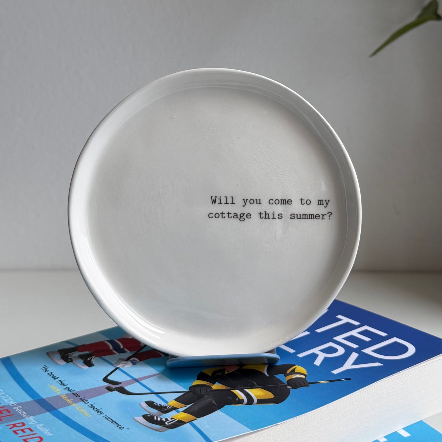 Heated plate Will you come to my cottage this summer