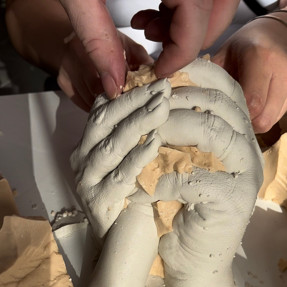 Hands sculpture | Plaster workshop