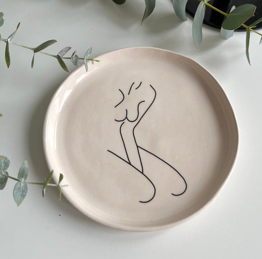 Ceramic plate "Shoulders"