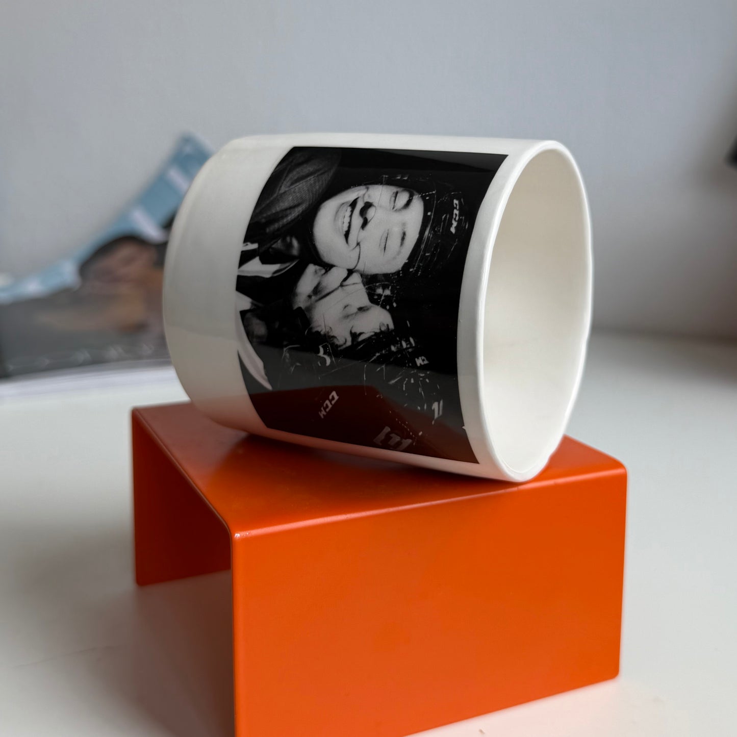 Heated crumpled cup Hollanov