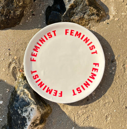 Keramički tanjur "Feministica"