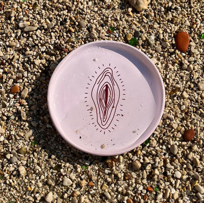 Ceramic plate "Vulva"